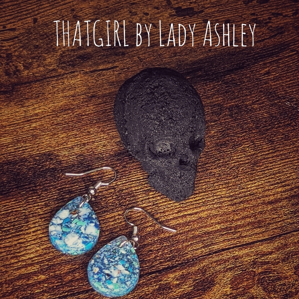 THATGIRL Tear Drop Earrings Seashell Crayola - Picture 2 of 4